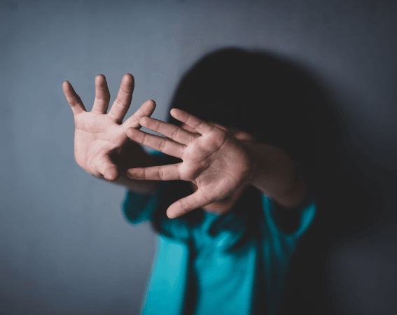 Enfants et les adolescents victimes de violences au sein de la cellule familiale ou éducative